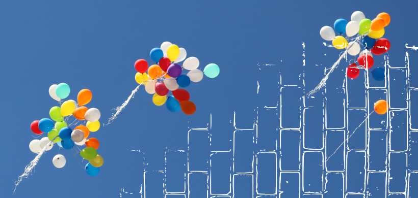 muchos globos de aire en el cielo