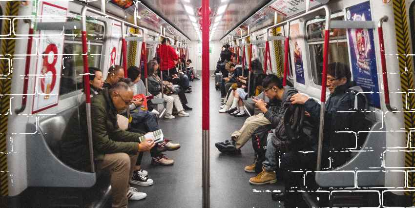 personas en un tren